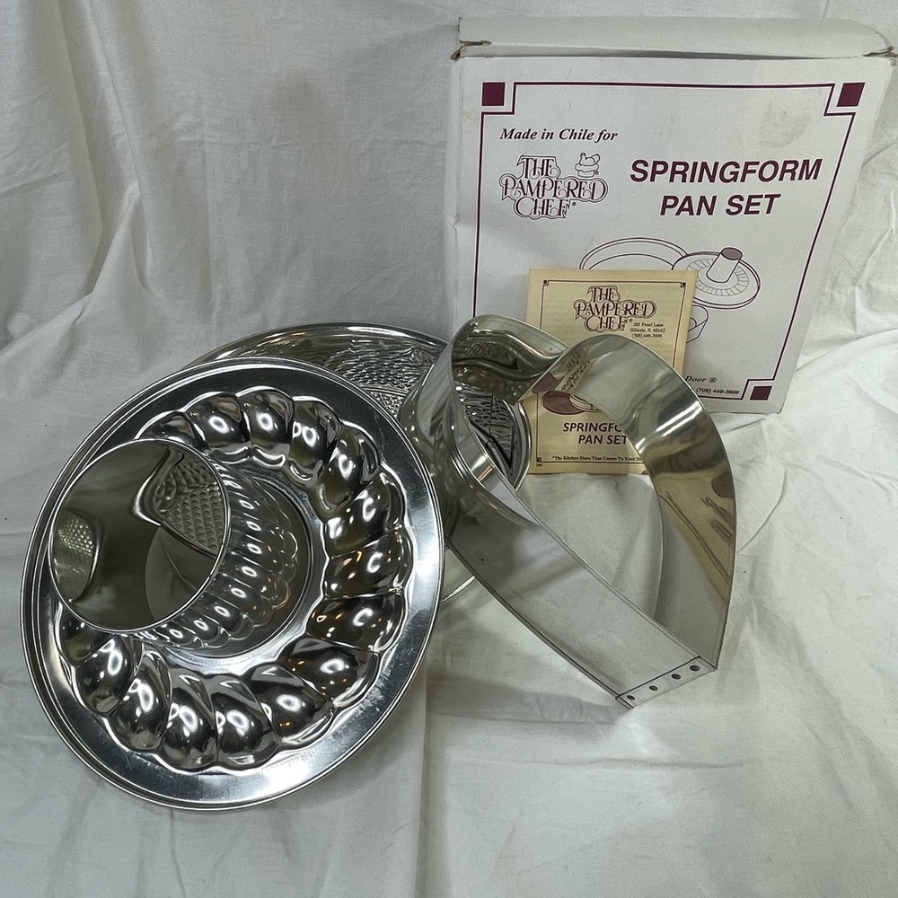 ⭐️The Pampered Chef Springform Pan Set, 1993